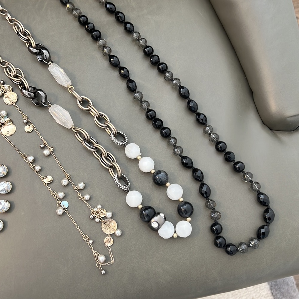 BUNDLE 4 Necklaces - Beautiful 💜 - Picture 4 of 4